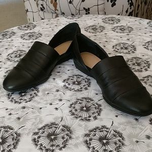 Closet Clearout!! NWOB H by Halston flats
